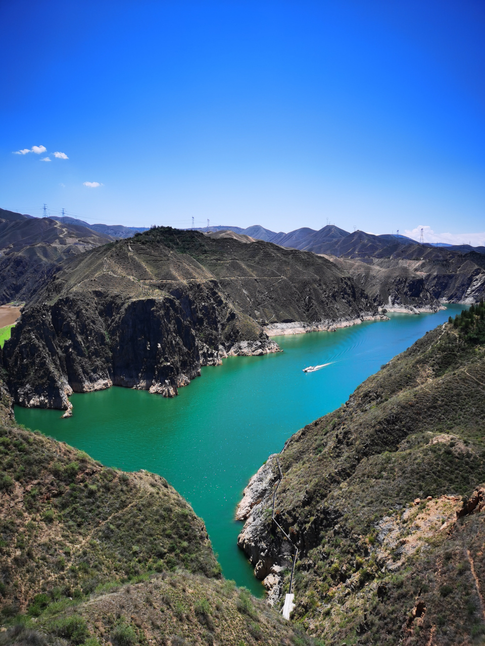 受上游降水影响,洮河河水比较浑浊,在与黄河交汇处刘家峡水库的清波