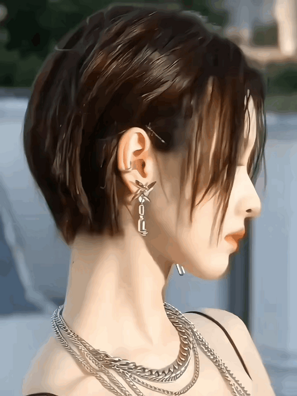 陈都灵短发造型怎么样?这个也太好看了吧,感觉都不像她本人了!