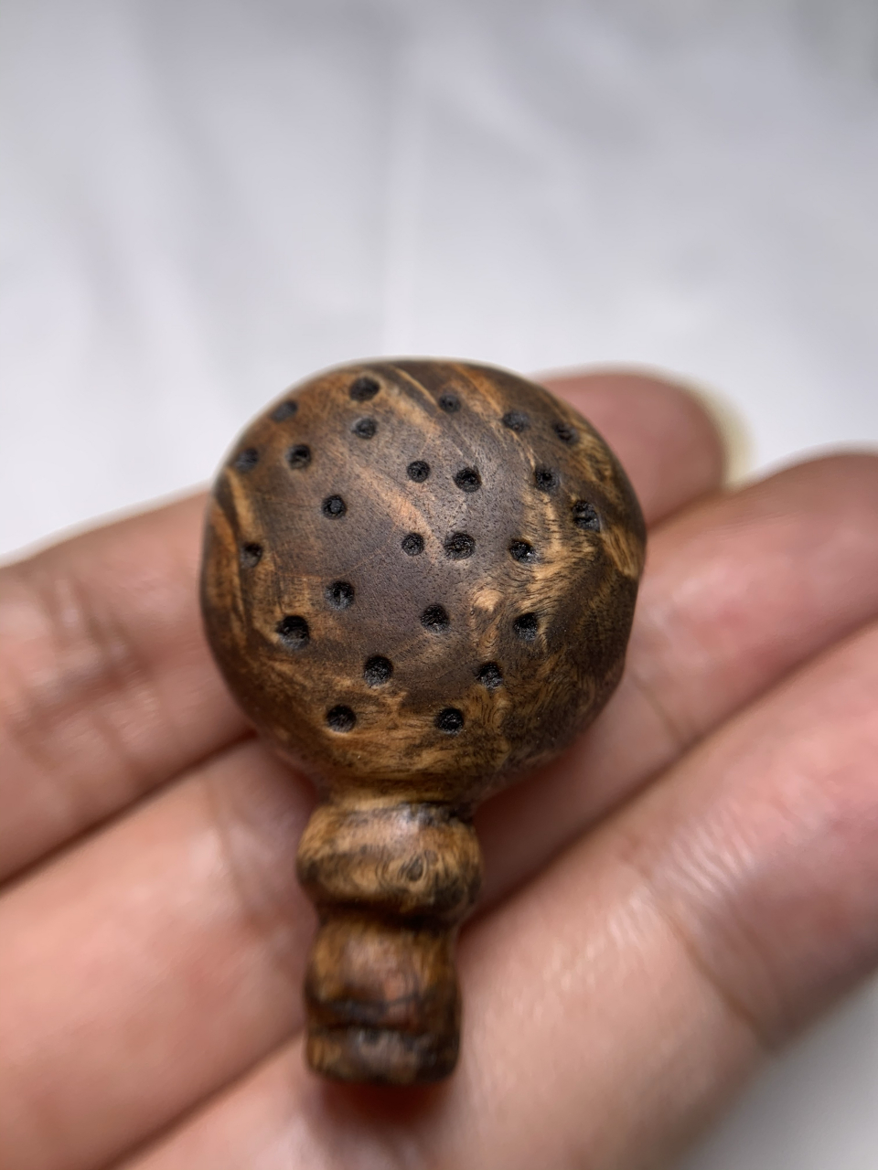 藏传老影子木咒点三通 佩戴痕迹明显 对孔24.5mm 厚17.9mm 高37.5mm