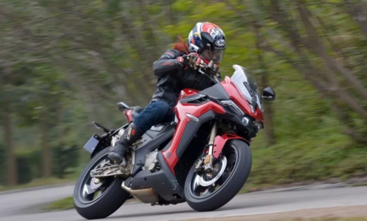 小丙摩托车评测