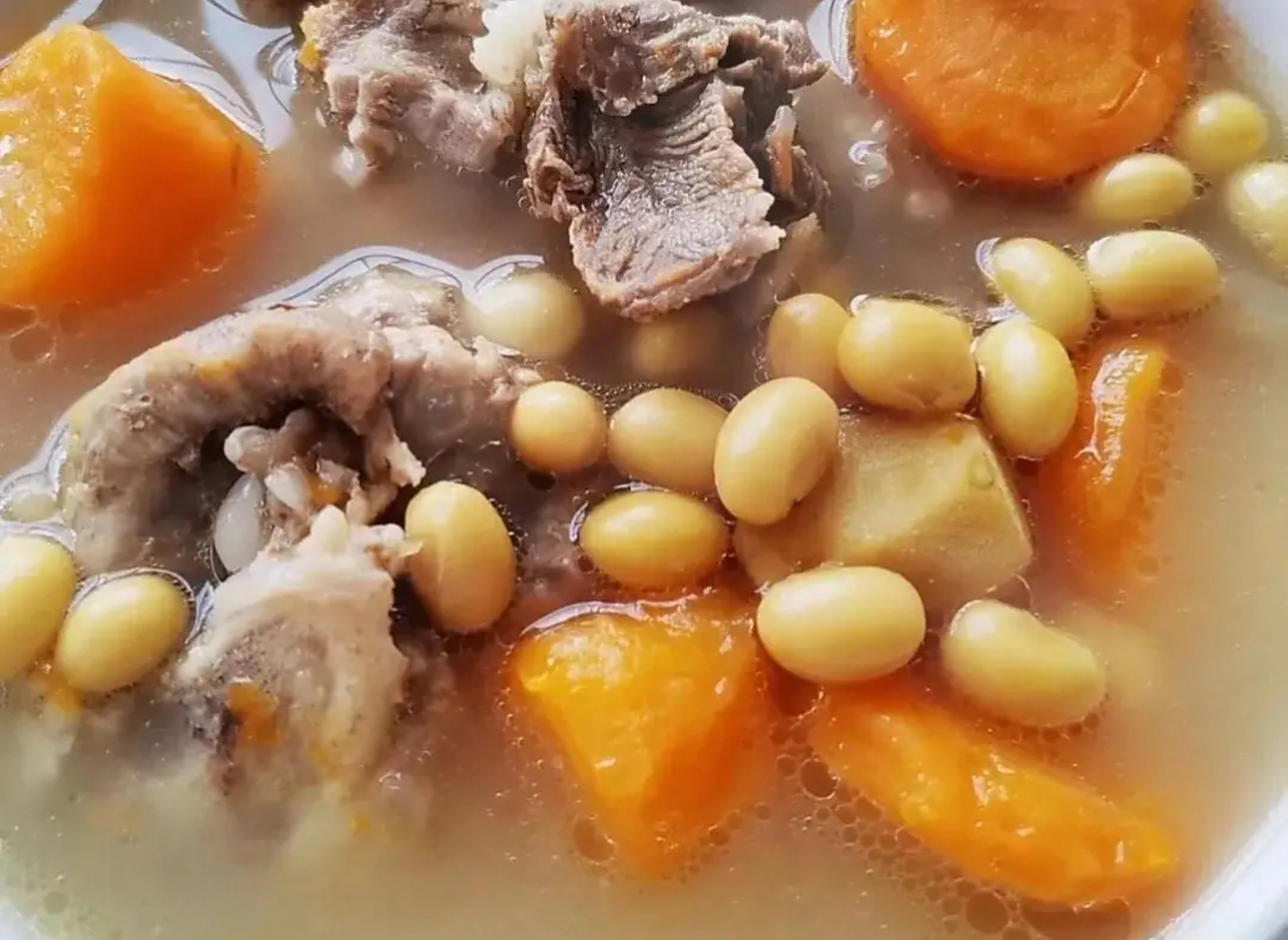 做法:  1,黄豆清洗干净,提前浸泡半个小时.