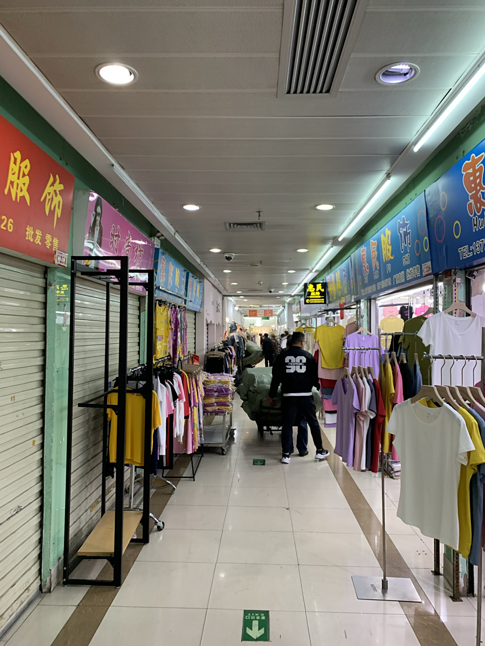 三年前来过一次虎门黄河服装批发城一带,那时人山人海,忙碌的商家