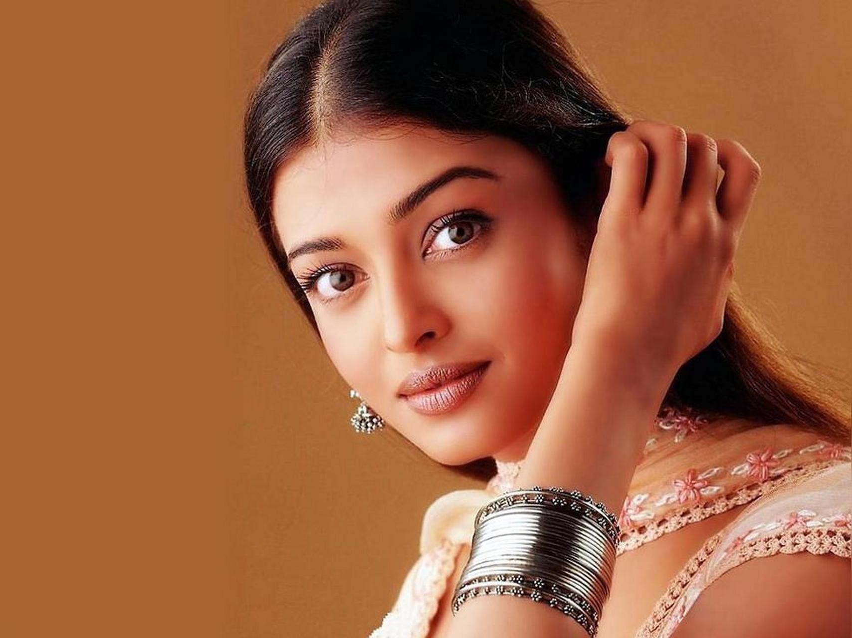 艾西瓦娅·雷(印度女演员,世界小姐)(一)