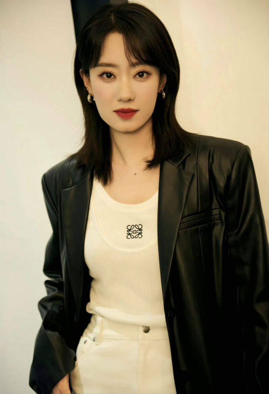 02张小斐暖心回应粉丝小纸条,留言鼓励这位同学"好好学习",真诚被