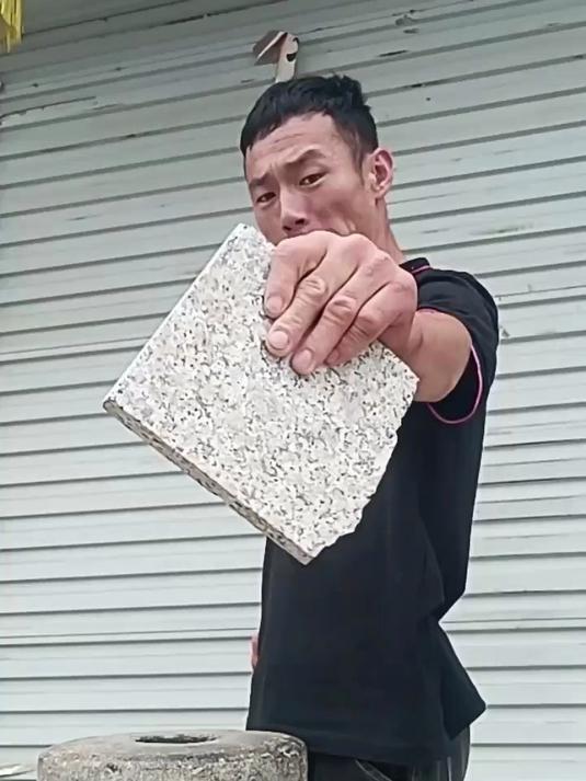 徒手劈砖头,今天继续!