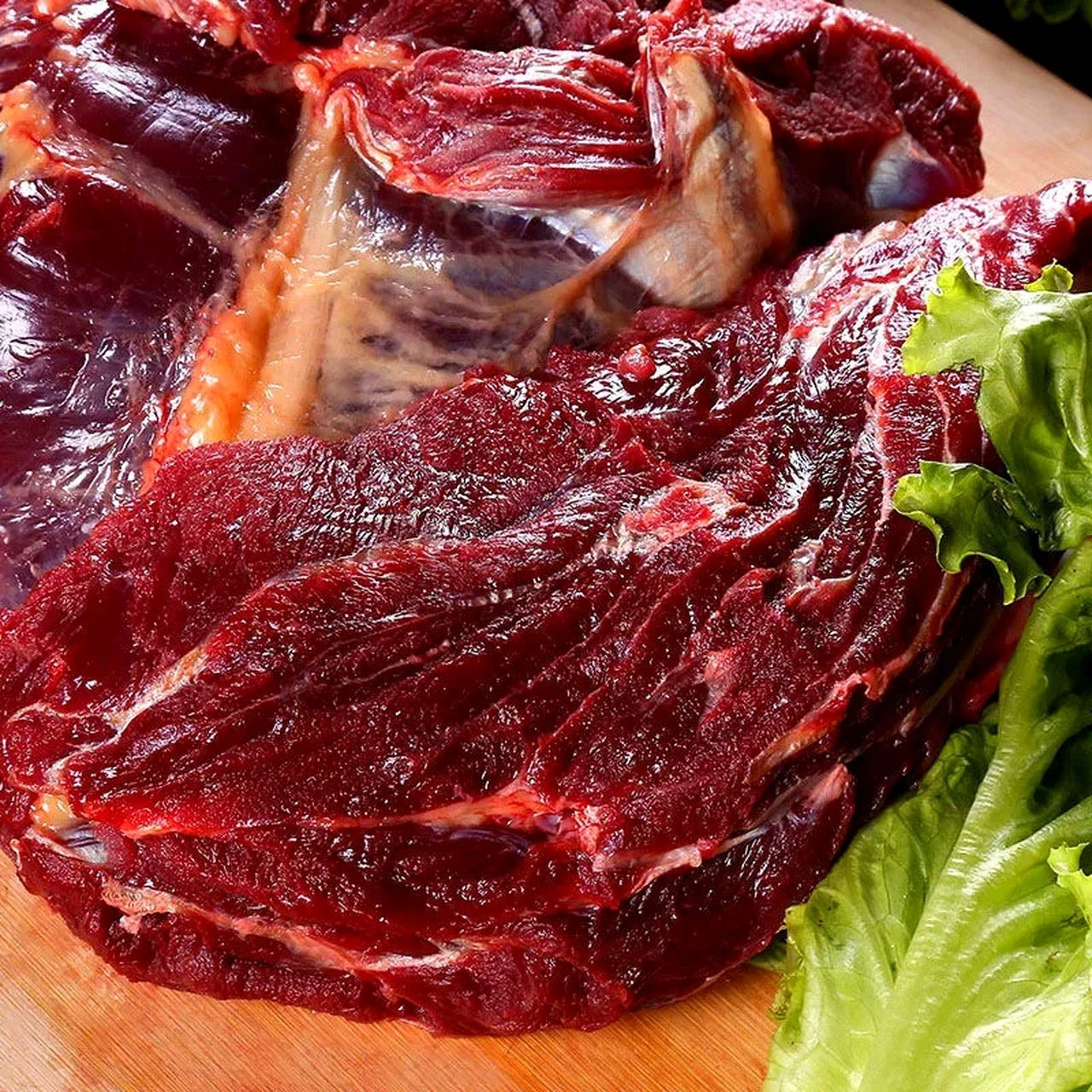 公公去镇上赶集买了10斤驴肉,每斤19块钱说是两个外地人来我们镇上卖