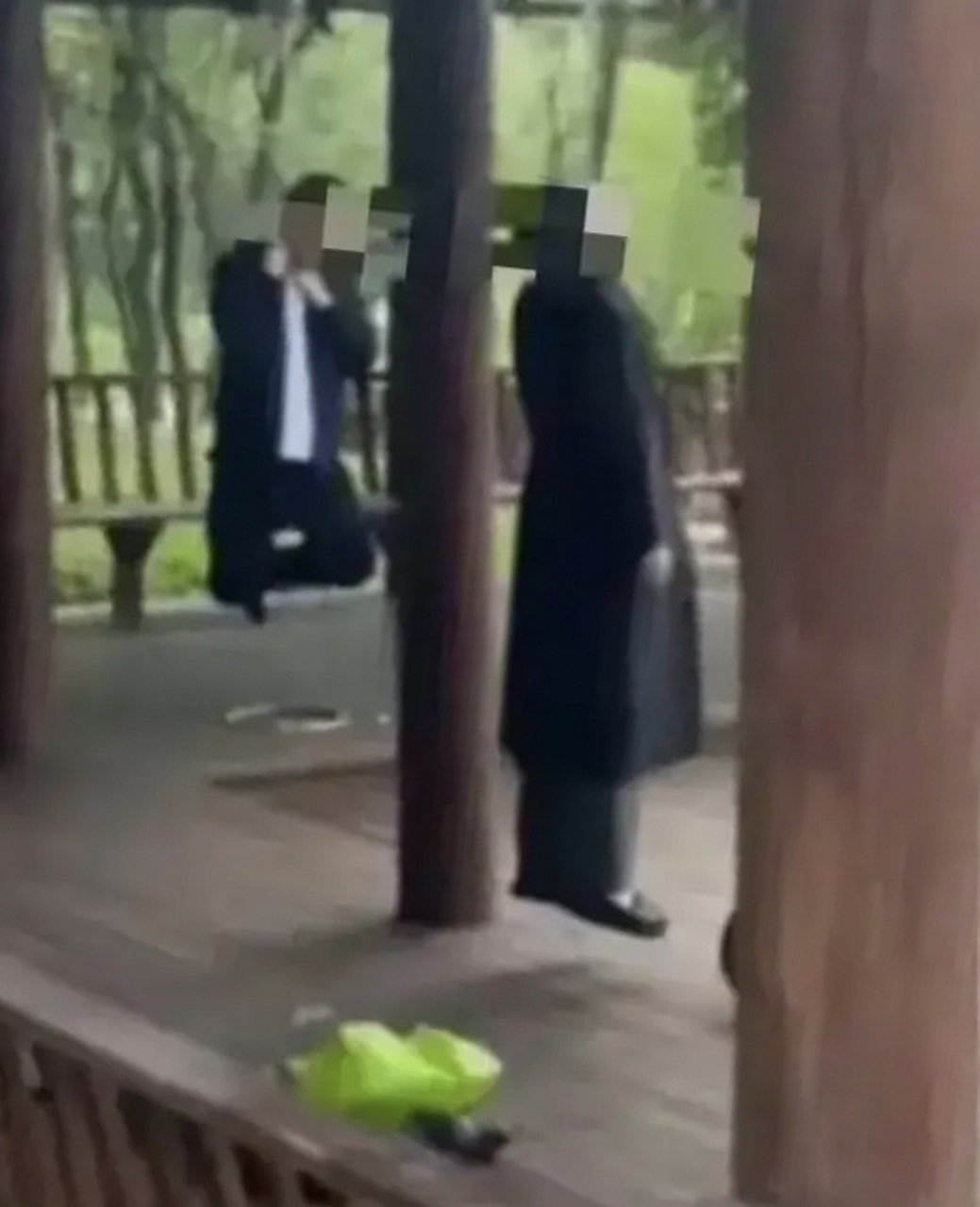 吉林白山北山公园内一男一女上吊身亡, 据知情人透露系母子关系