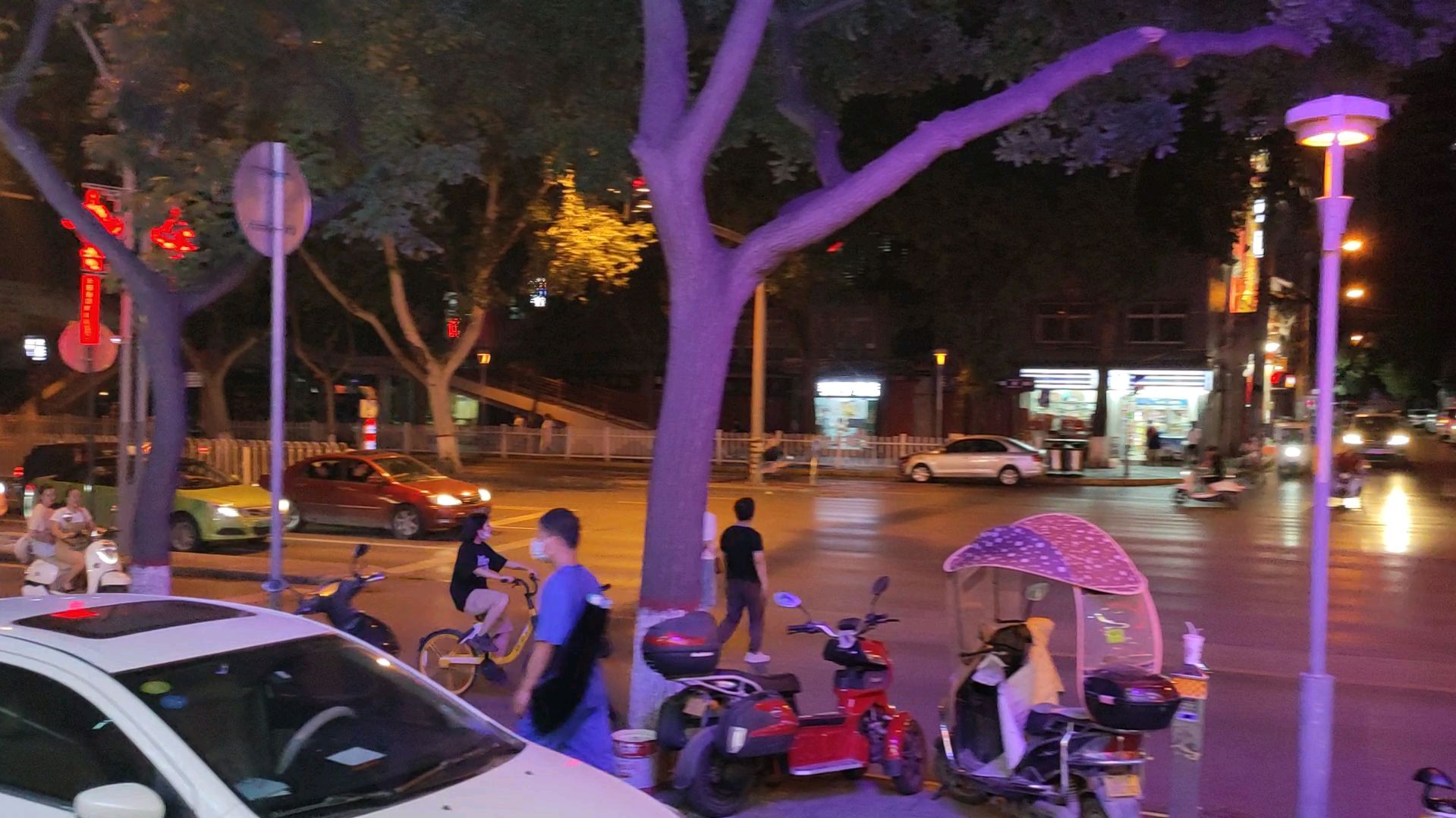 自驾旅行古城西安,钟鼓楼住的宾馆,房价120停车20,好便宜啊