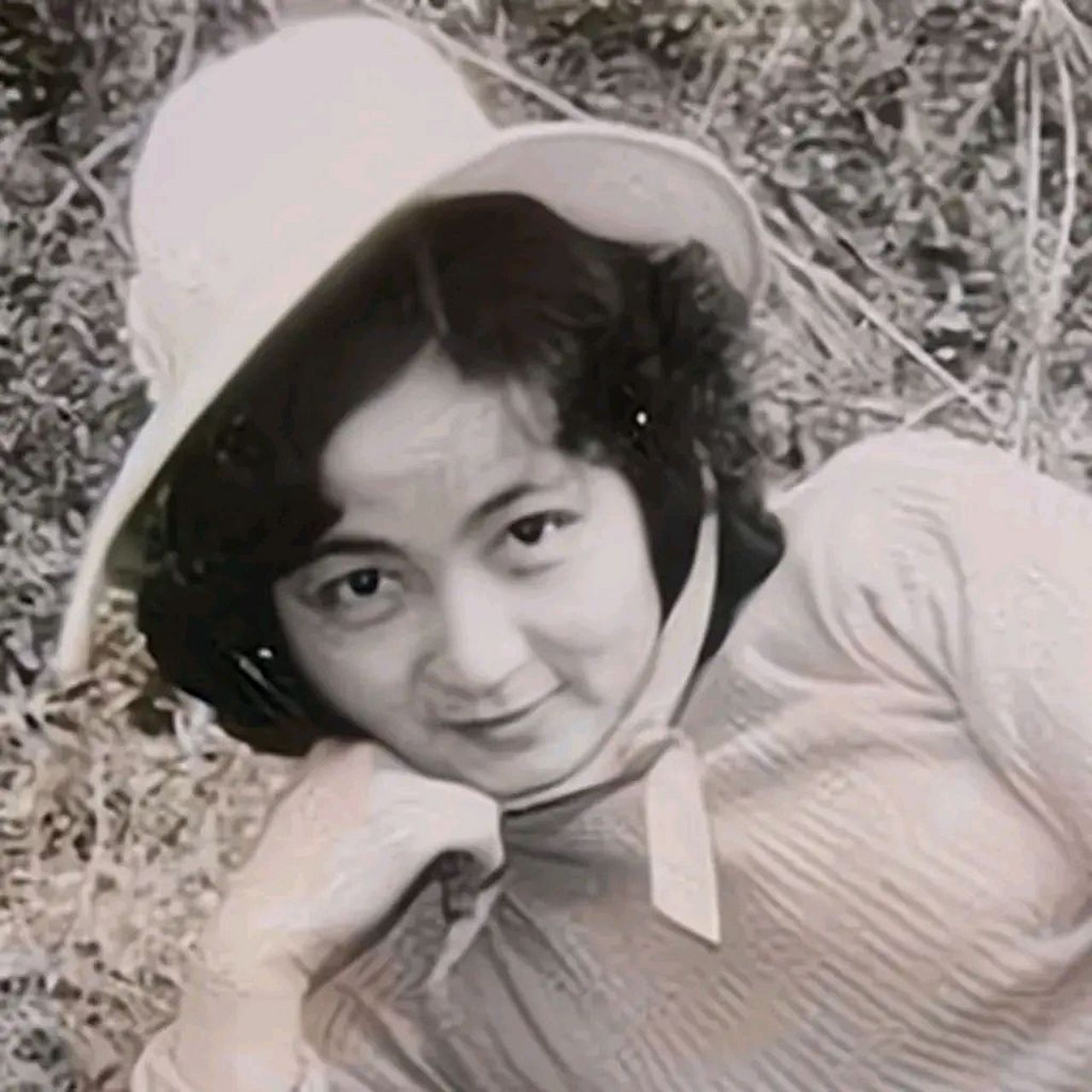 照片上的女人名叫翟曼霞,1983年因为"流m犯罪"而被判死刑,因为其实她