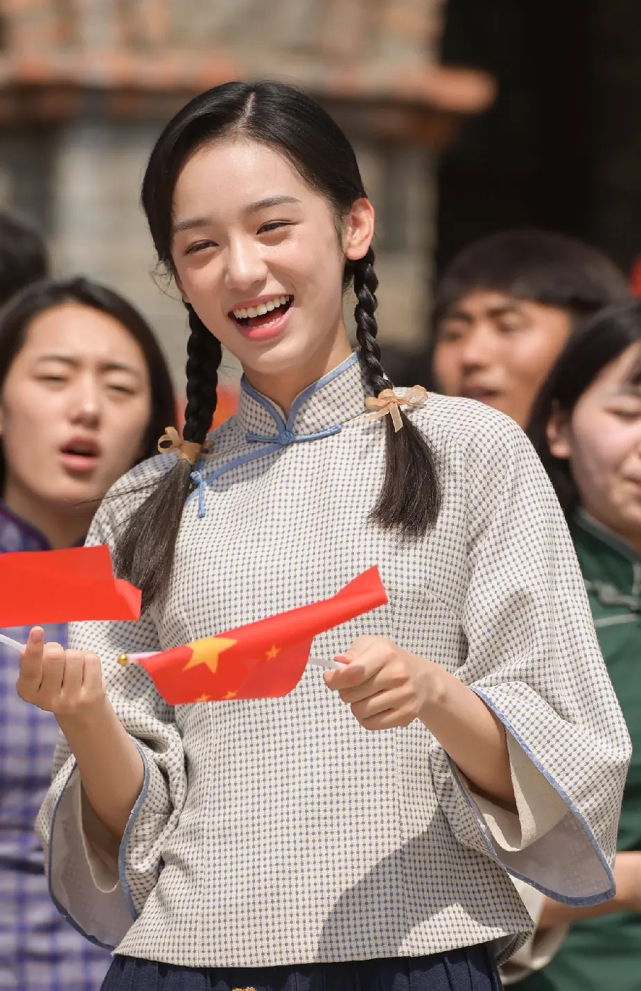 周也,双辫子学生造型