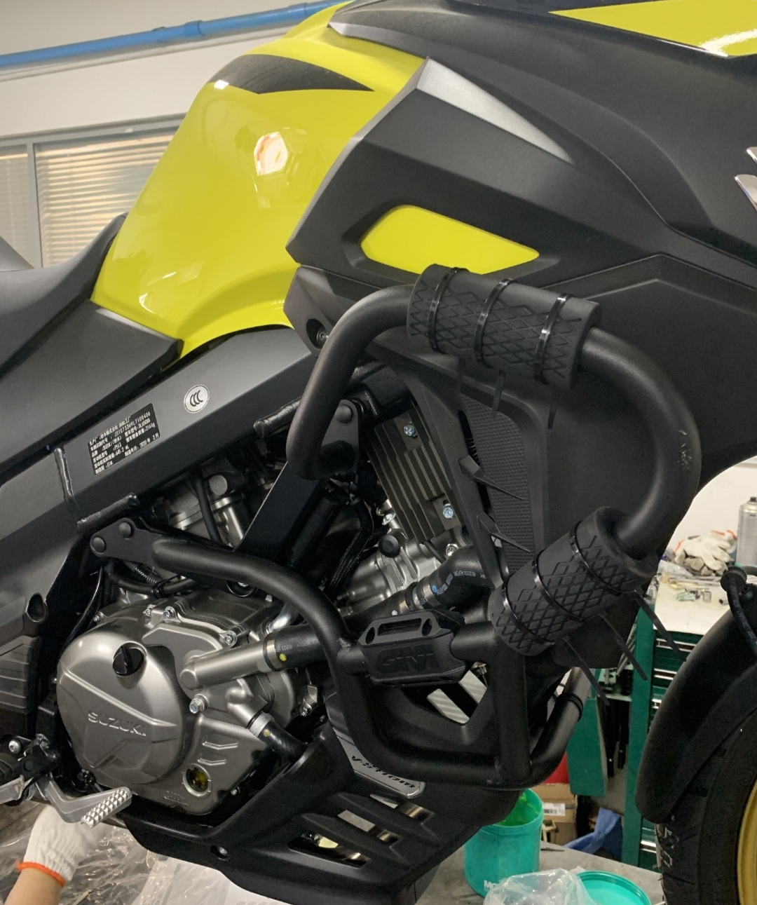 铃木dl650拉力车,这款车的优势有前后辐条轮,摩旅专用车