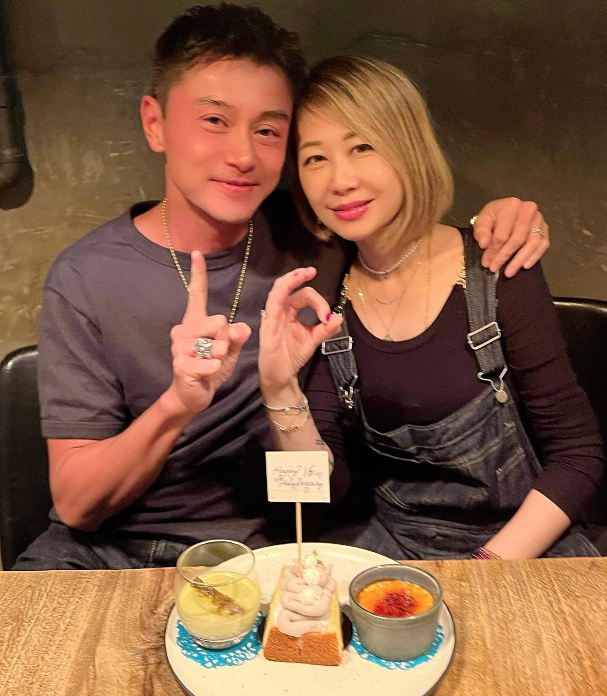 tvb小生黄浩然晒与妻子旧照庆祝结婚16周年