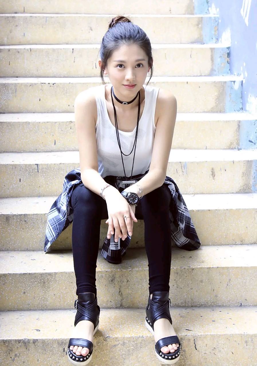 又重温了一遍《远方的山楂树》,发现里面蒋欣童的扮演者马藜是越看越