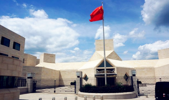 来得的真快!直播关闭美国驻成都领事馆,美国国内又迎来双重危机