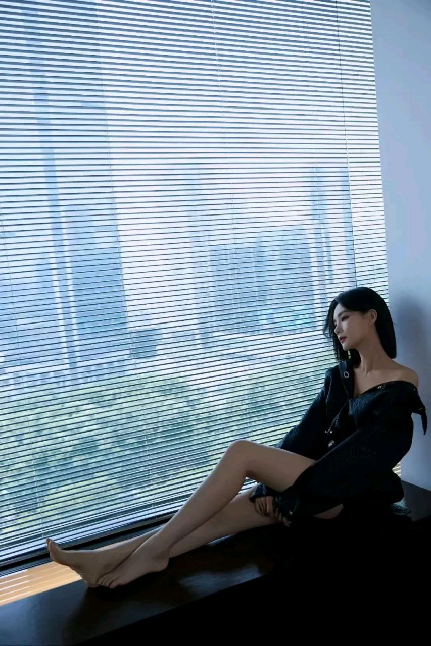 李一桐的美腿真不是吹的05059999 哇!李一桐,好漂亮!