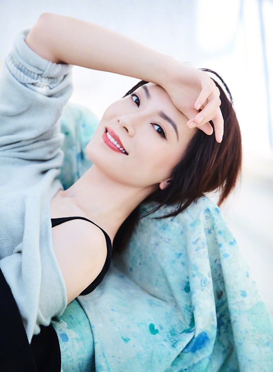 陈数保养的真好,美腿玉足吸睛.