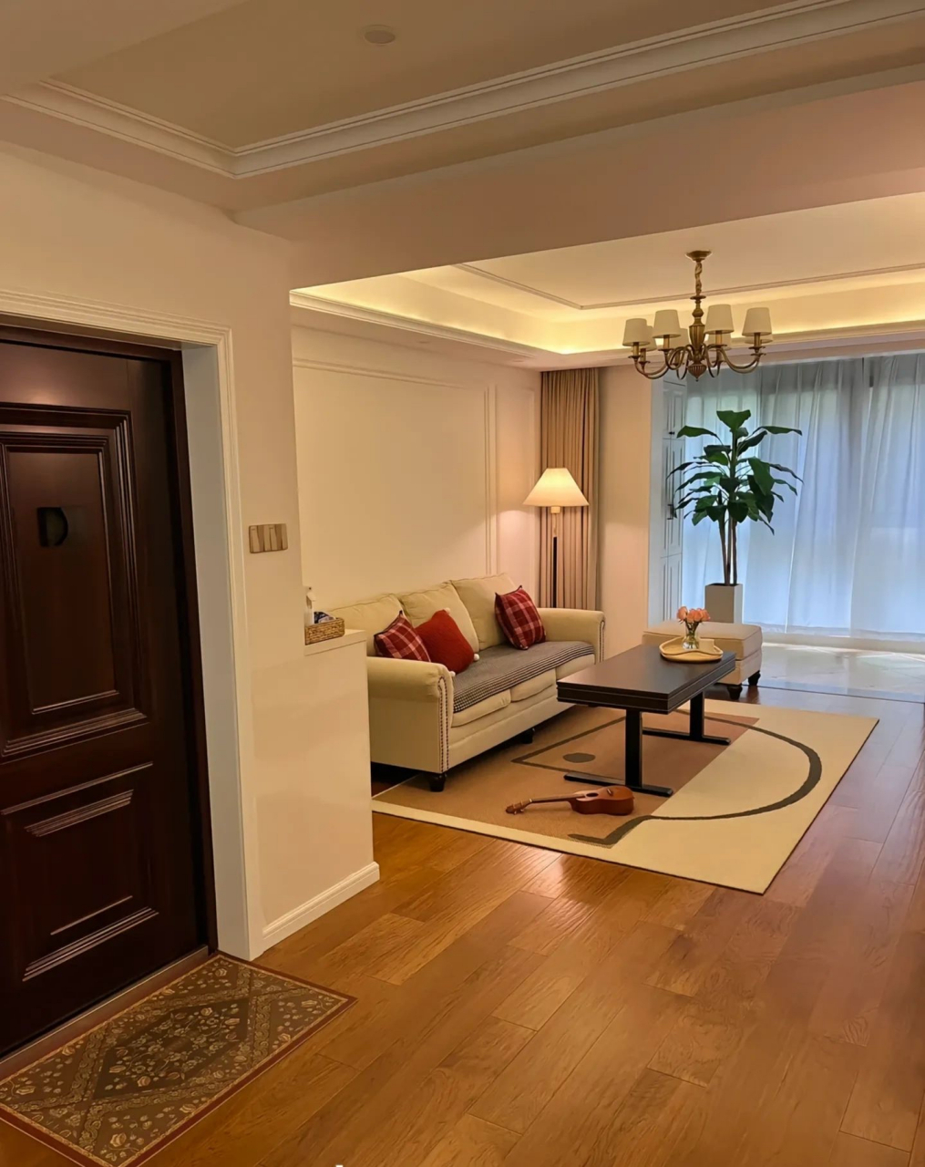 美式风格～满铺木地板  普通人家的美式风格,不需要很豪华,只要干净