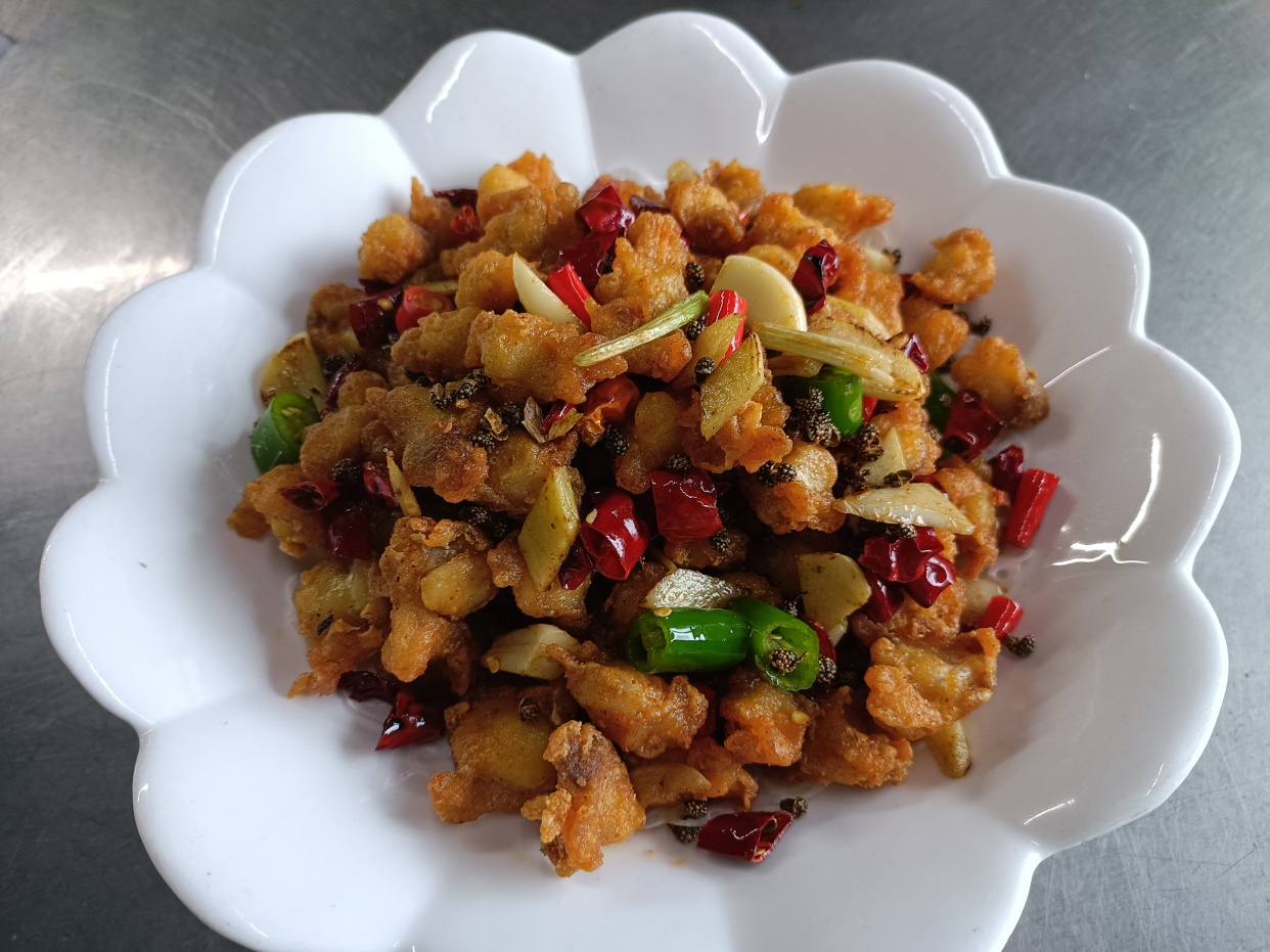 香辣掌中宝,甘香酥脆,少了这道菜,喝酒是没有灵魂的