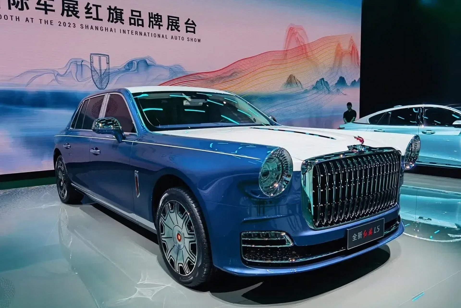 逛车展,看到了全新一代红旗l5,红旗这个品牌一直扮演着"图腾"的缴色