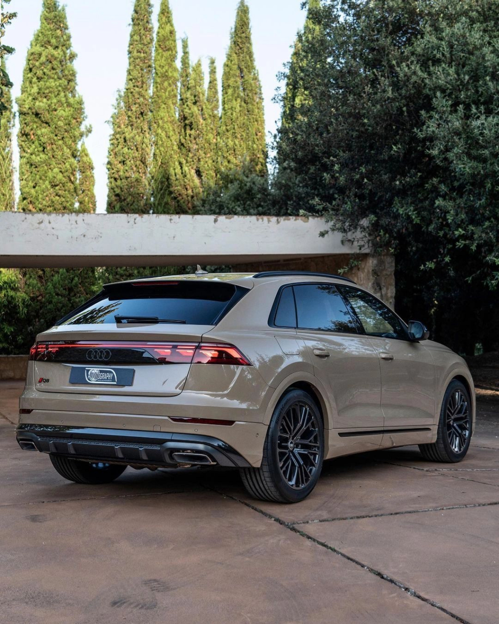 2023款奥迪q8全新上市,外观延承最新家族式设计风格,内饰依旧是最经典