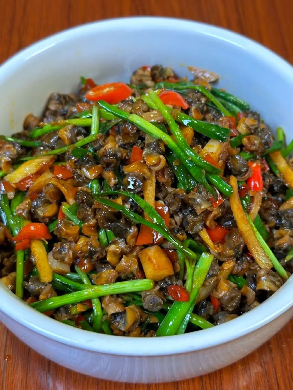 能干掉几碗饭的香辣爆炒螺蛳肉|||今天分享一道时令小炒,韭香香辣螺蛳