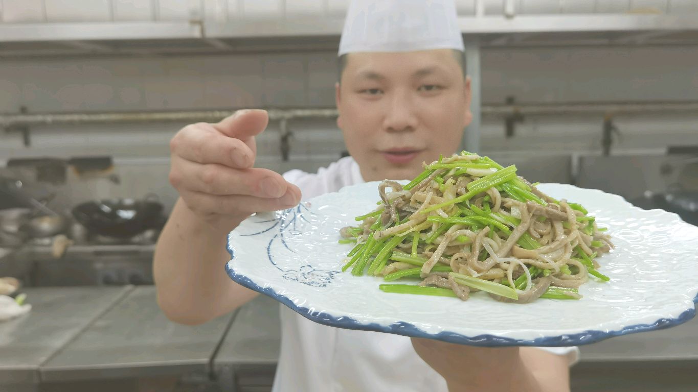 酒店大厨教你经典鲁菜:“芫爆肚丝”的做法,操作简单好吃