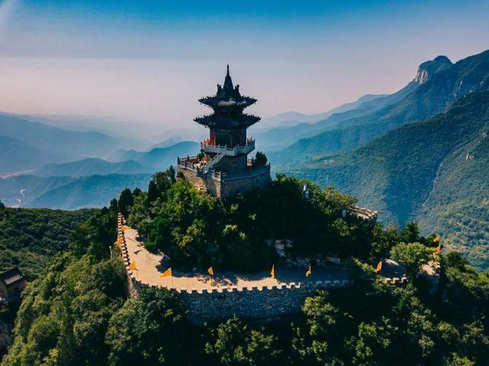 一趟旅行,领略一年四季  云丘山位于山西省临汾市乡宁县境内的国家5a