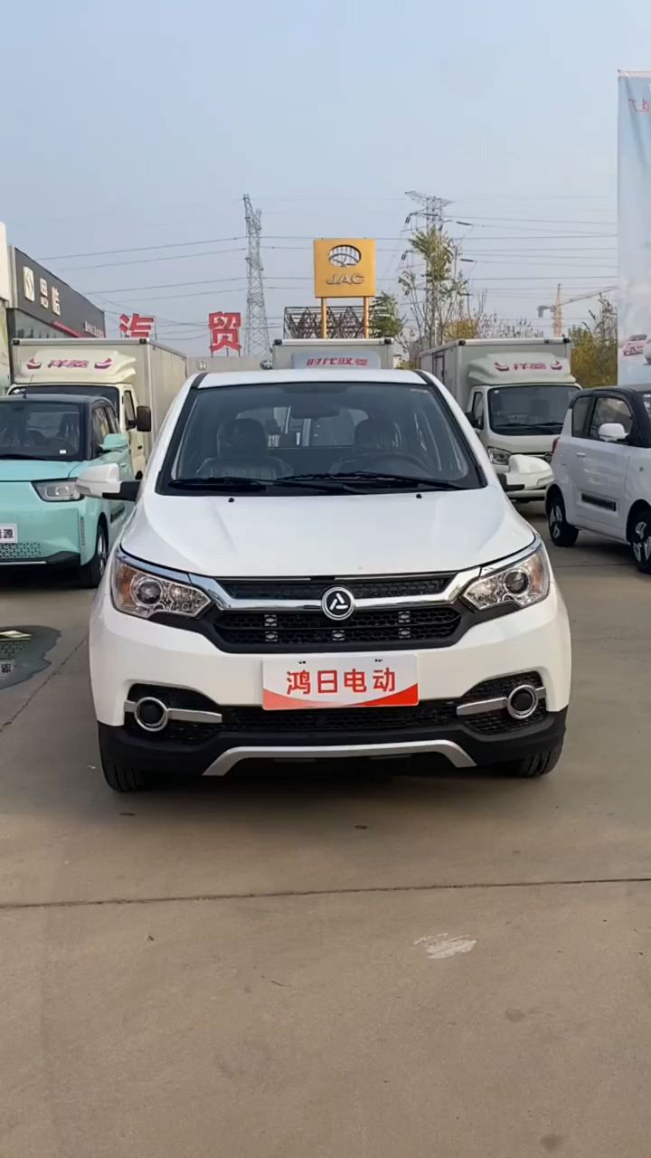 鸿日新款低速代步车内饰升级版-度小视