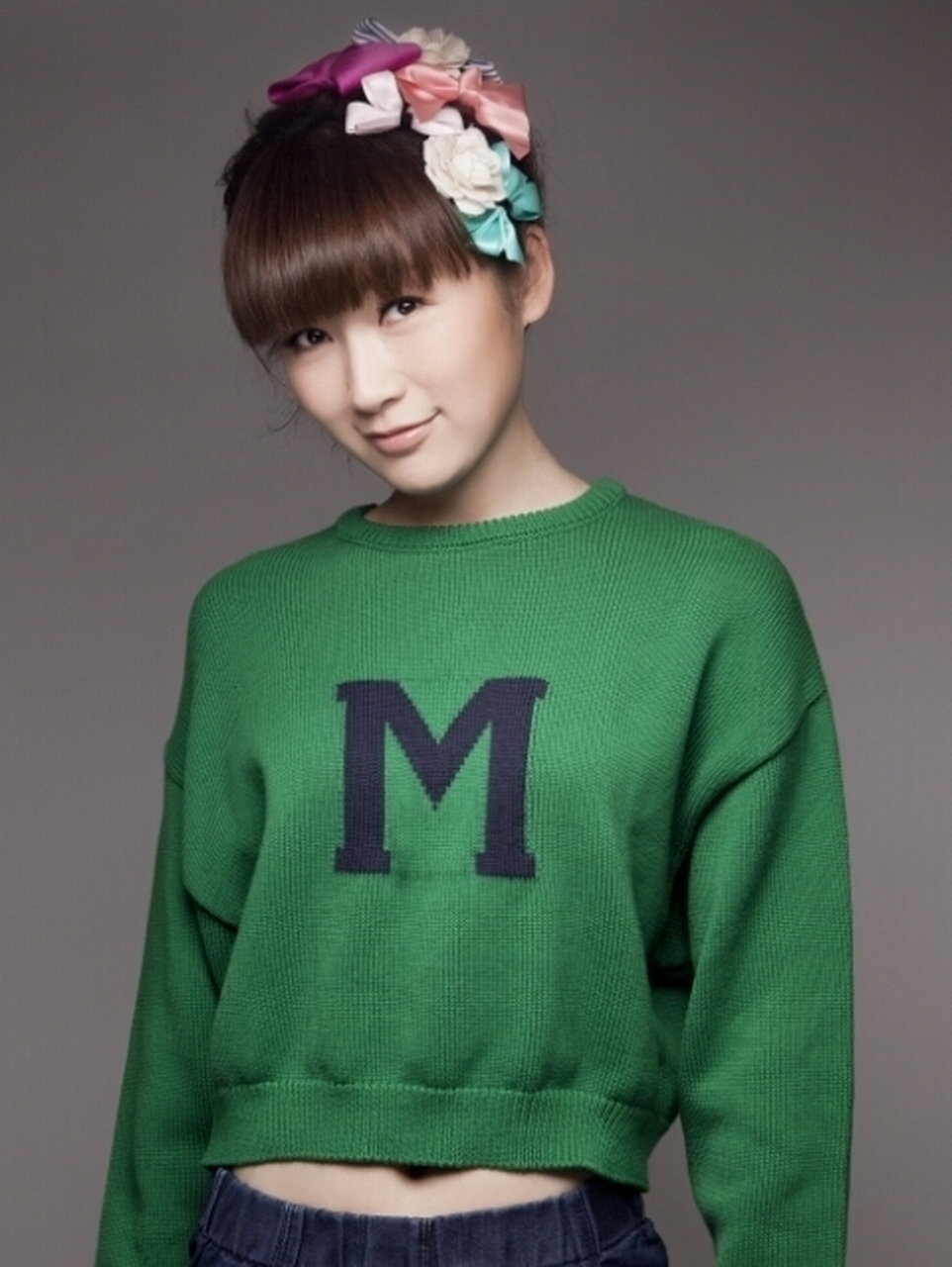 代乐乐是北京女孩,是从小在胡同长大,机灵偏甜,又透着一股灵气,清爽