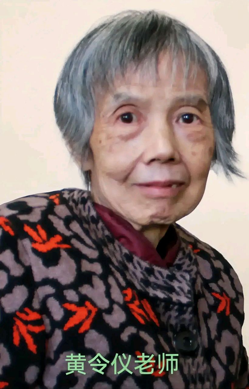 黄令仪生前曾说:"我这辈子最大的心愿就是匍匐在地,擦干祖国身上的