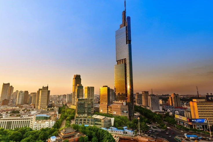 继金陵饭店后,南京又一地标走红,问鼎南京第一高楼