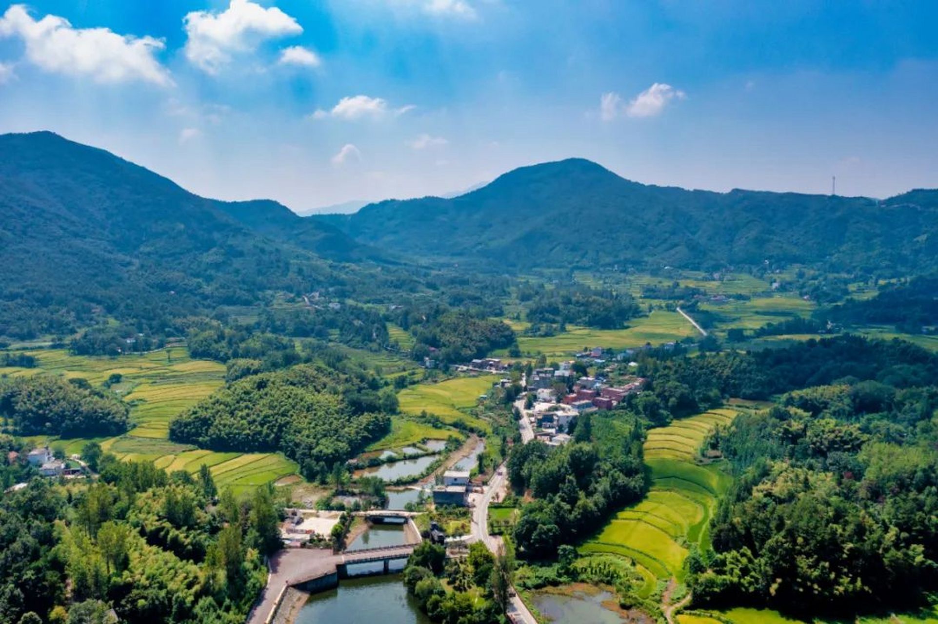 早秋漫游指南# 进入九月,河南省信阳市固始县武庙集镇锁口梯田的说揪