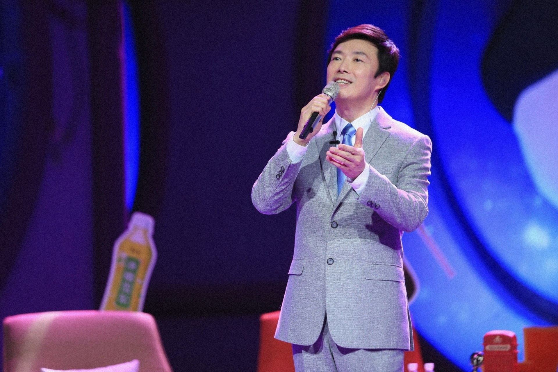 78为"小哥"祈福78  费玉清,本名张彦亭,1955年7月17日出生于中国