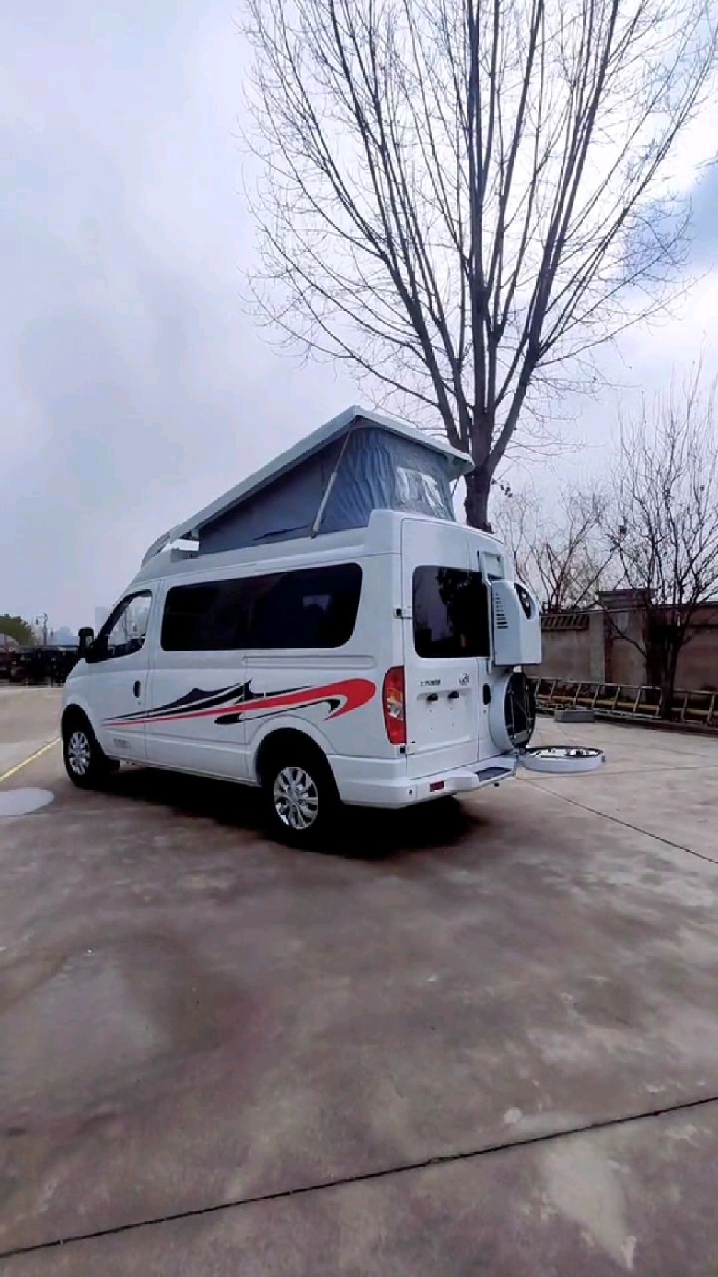 纵置床上下铺,双人旅行神器,大通v80升顶房车!-度小视