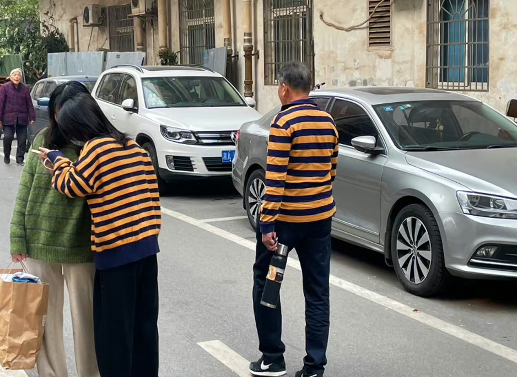 撞衫,大型社死现场!#搞笑# #逗你玩呢