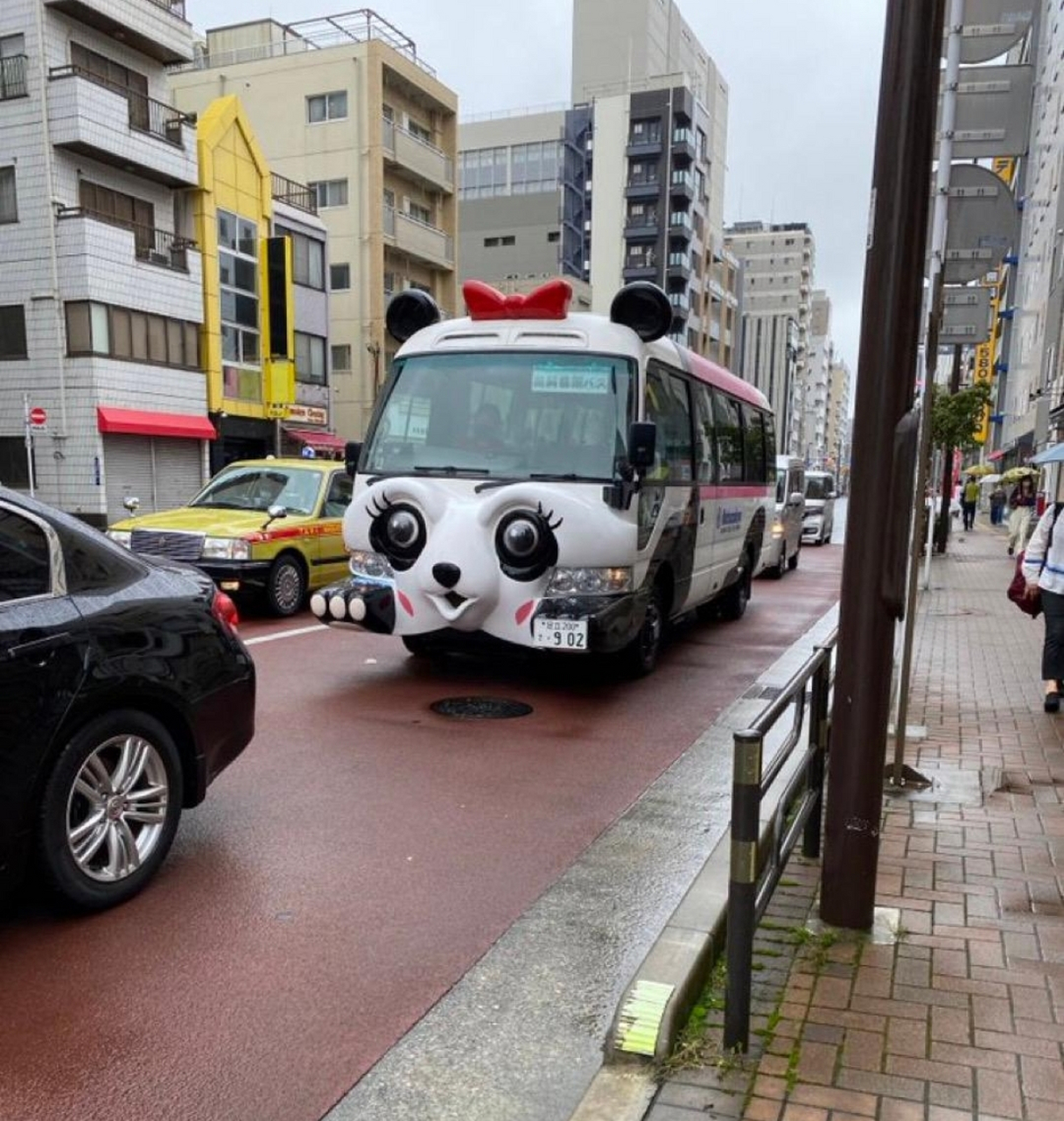 日本就是日本,校車都透露著自由文明的氣息,怪不得日本能出這麼多