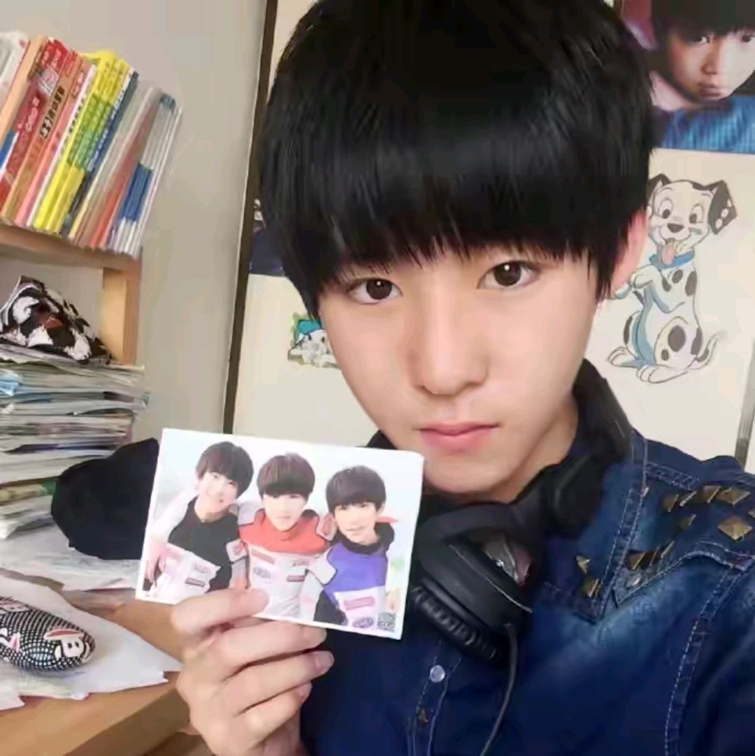 《乡村爱情》中的当年第一美女,儿子和王俊凯合影像双胞胎