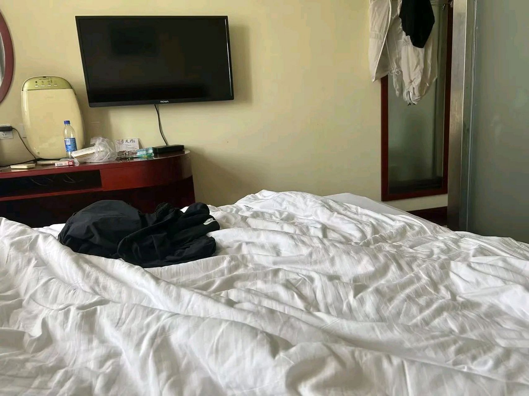 保定这边工地上的活也干完了,其他工友都回家了,我一个人待在工棚里