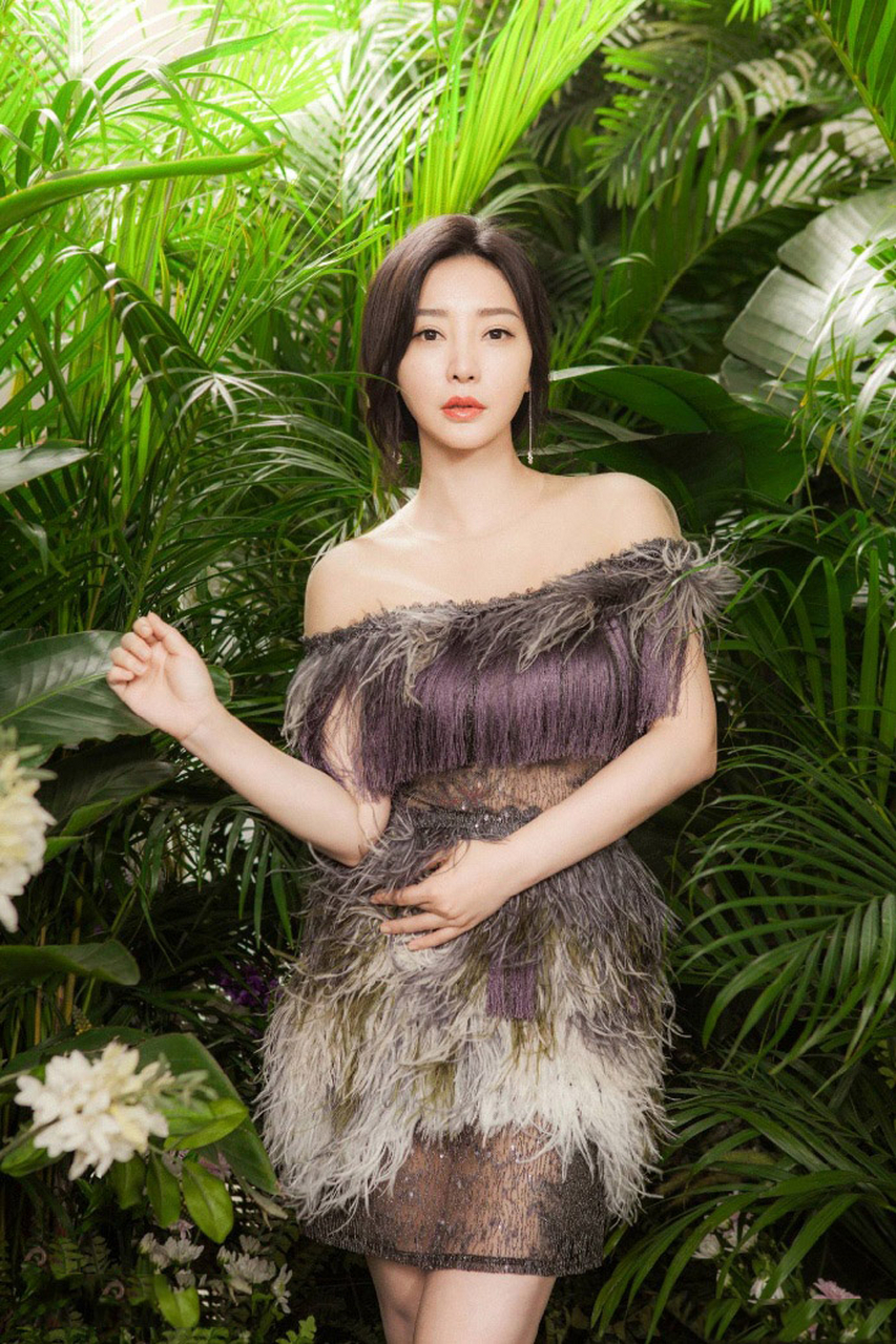 柳岩,薄纱透视裙性感魅力女神 性感 时尚  #柳岩# #柳岩身材好绝