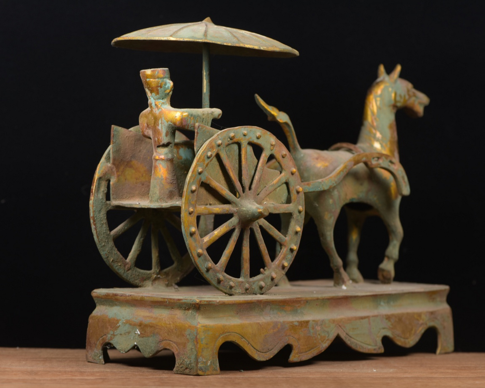 青铜器马拉车 规格:     31×24×12厘米,重量