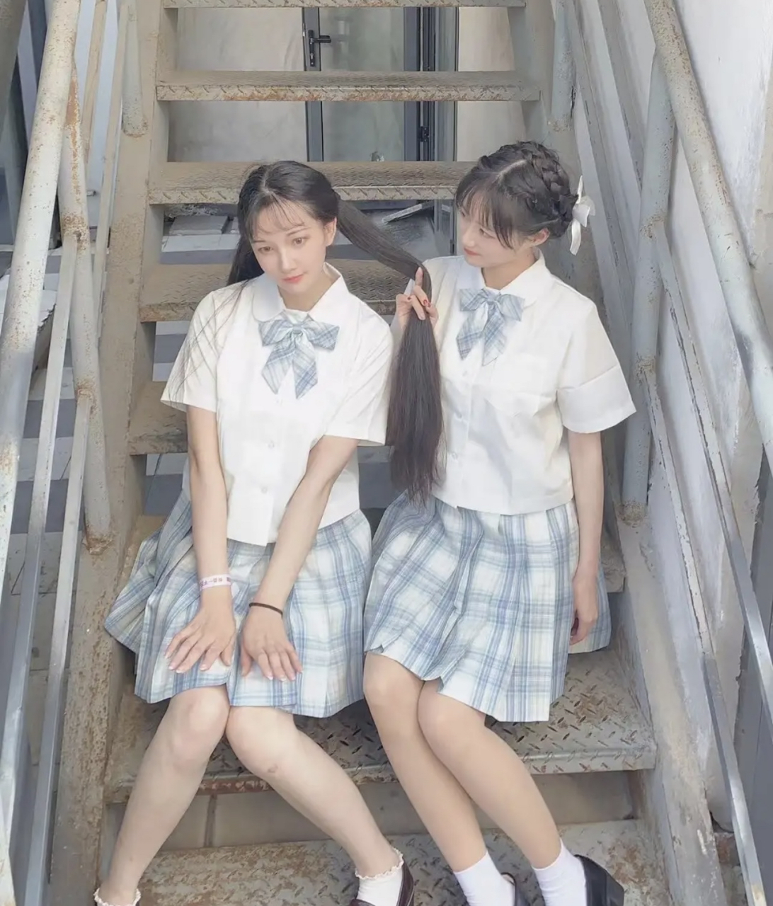 可爱又漂亮的jk制服姐妹花