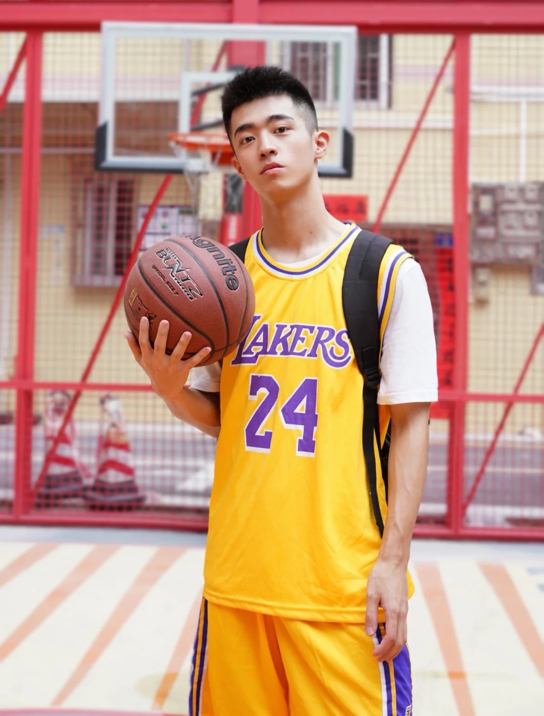 这枚高中篮球体育生有点可爱哦