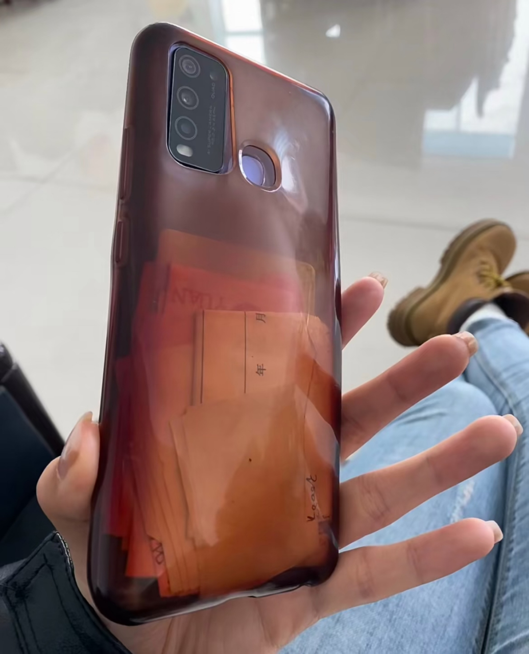 手机壳:累到变形[滑稽]