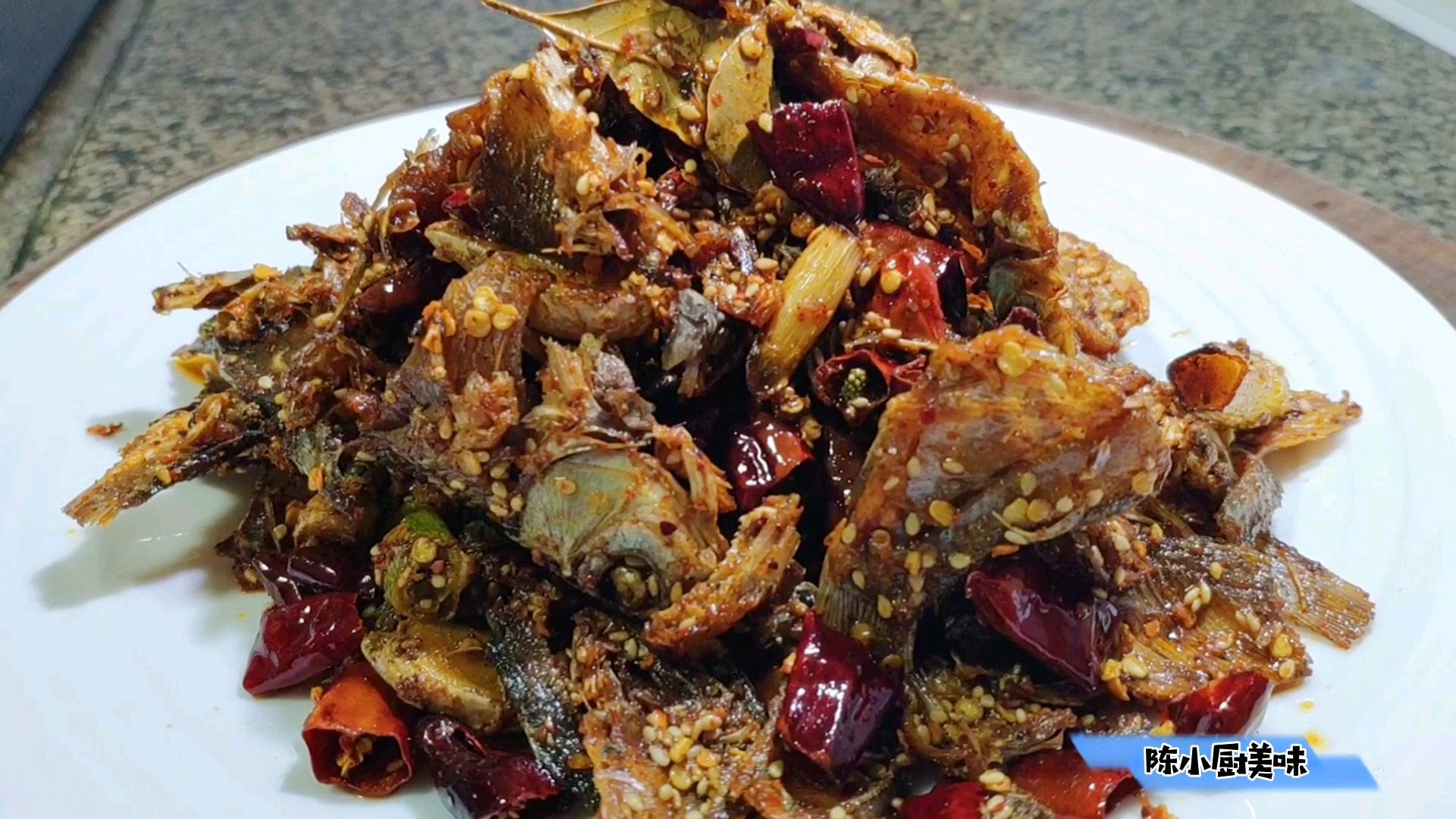 “麻辣鱼干”四川厨师是怎么做的?麻辣香脆,吃了还想吃