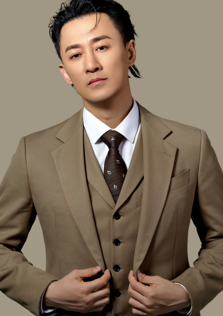 tvb男神林峰如今娶得小娇妻  "tvb五小生"之中,林峰才是最令人羡慕的