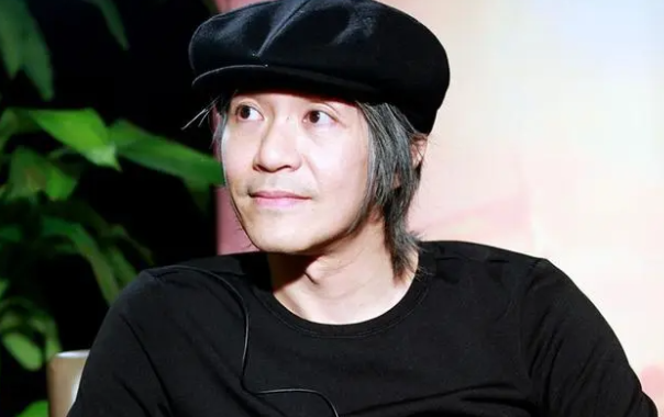 看完李雪健和周星驰的座驾后,才明白一个人越是缺乏什么