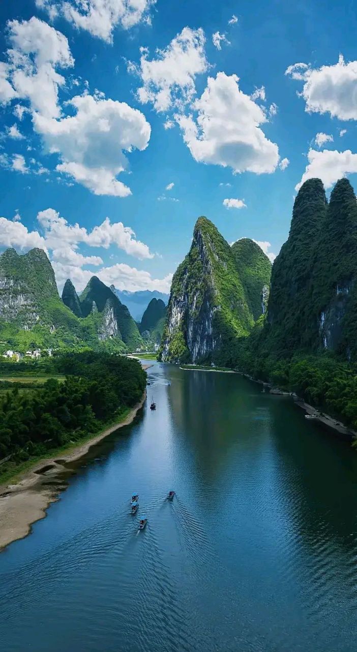 "桂林山水甲天下,阳朔山水甲桂林" 此生一定要和心爱的人一起泛舟在