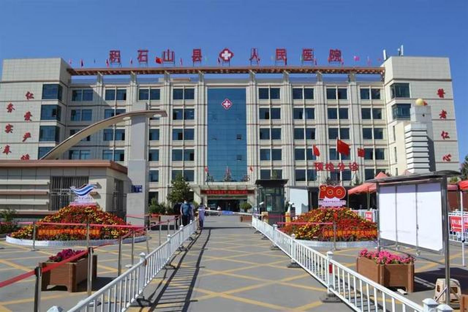 12月19日,甘肃省临夏州积石山县发生地震,当地孕妇在救护车上经历3