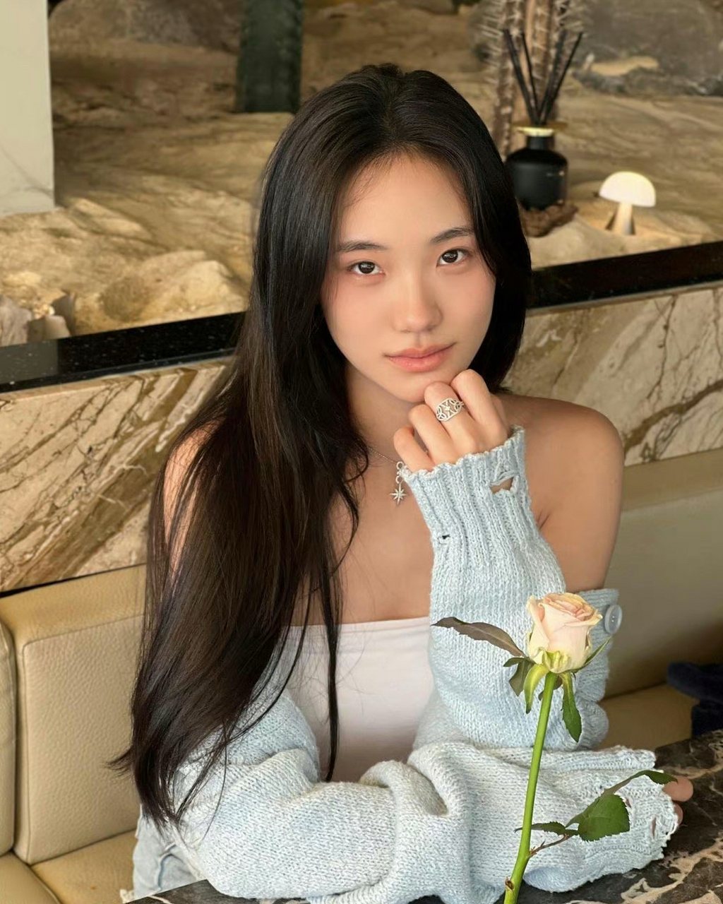 小s二女儿lily韩国度假,怎么感觉14岁这么油腻?