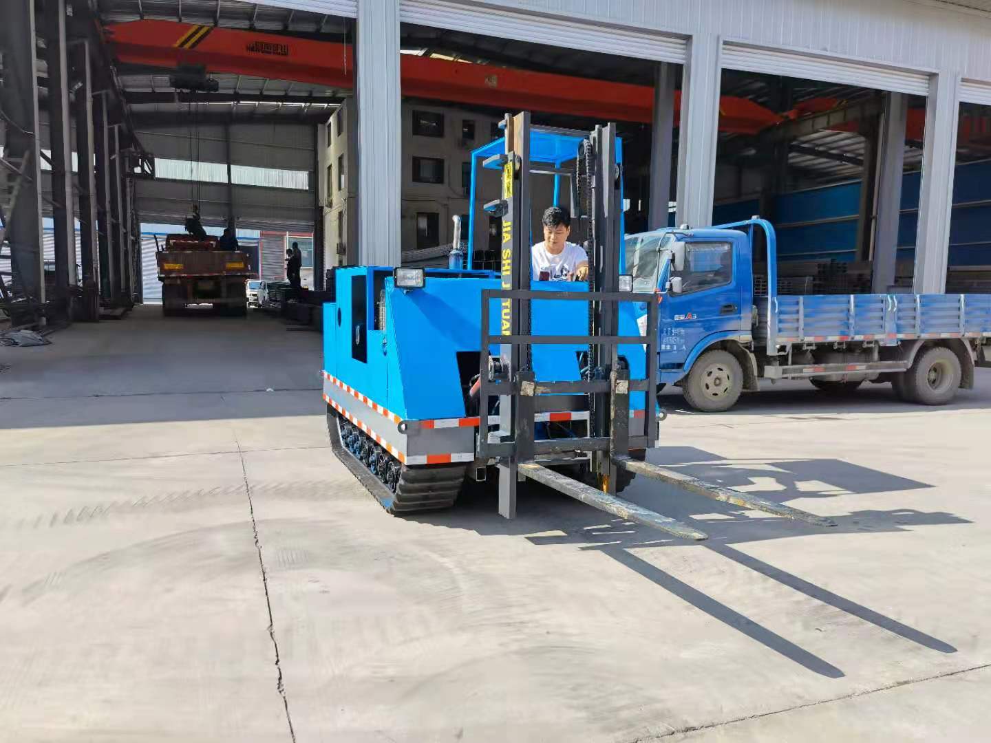 遥控履带叉车的好处有哪些?